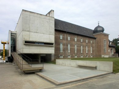 AZL Pension Fund HQ - foto: Jan Kratochvíl, 2003