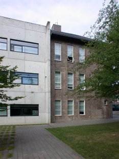 AZL Pension Fund HQ - foto: Petr Šmídek, 2003