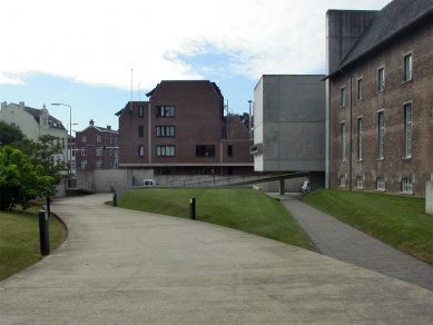 AZL Pension Fund HQ - foto: Jan Kratochvíl, 2003