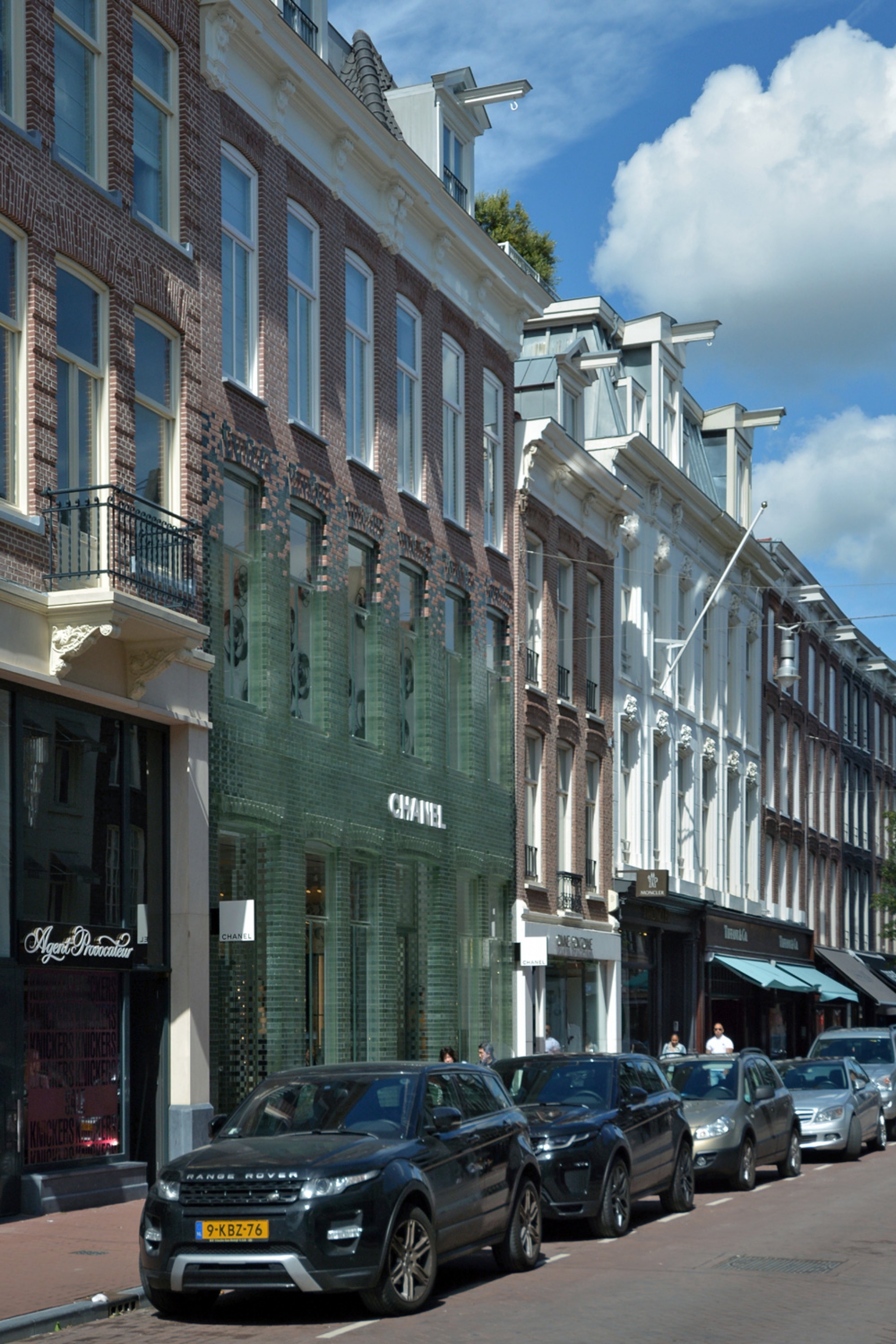 Delo Adhesives: - Glass bricks make facade of Chanel Store in Amsterdam  unique