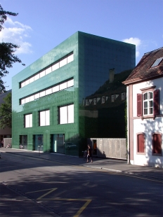 Ústav lékařské farmacie - foto: Petr Šmídek, 2002