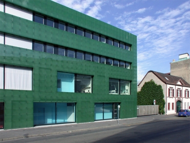 Ústav lékařské farmacie - foto: Petr Šmídek, 2003