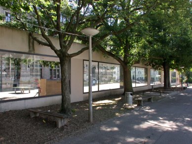 Obytný dům Klybeckstrasse a škola Dreirosen - foto: Petr Šmídek, 2003