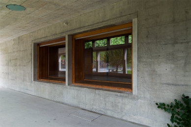 Školní a obecní centrum v Mastrils - foto: Petr Šmídek, 2008