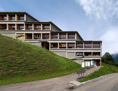 Školní a obecní centrum v Mastrils - foto: Petr Šmídek, 2008