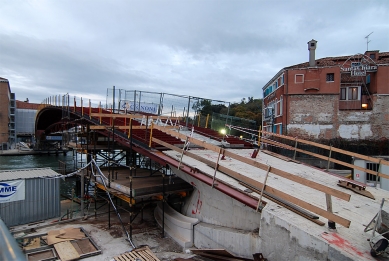 Ponte della Costituzione - Fotografie z průběhu realizace mostu. - foto: Petr Šmídek, 2007