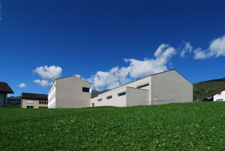 School and multipurpose hall - foto: Petr Šmídek, 2008