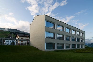 School and multipurpose hall - foto: Petr Šmídek, 2008