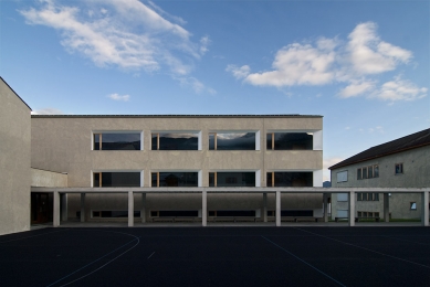 School and multipurpose hall - foto: Petr Šmídek, 2008