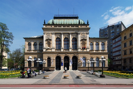 Střední část Národní galerie - Národní dům v Lublani z roku 1894 od Františka Edmunda Škabrouda. - foto: Petr Šmídek, 2008