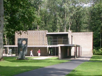 Muzejní areál Kröller-Müller - Pavilon G. Rietveld, 1954 - foto: Petr Šmídek, 2003