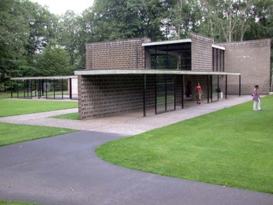 Muzejní areál Kröller-Müller - Pavilon G. Rietveld, 1954 - foto: Petr Šmídek, 2003