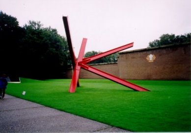 Muzejní areál Kröller-Müller - Mark di Suvero - foto: Jan Kratochvíl, 1998