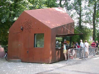 Muzejní areál Kröller-Müller - Plechová pokladna MVRDV - foto: Petr Šmídek, 2003