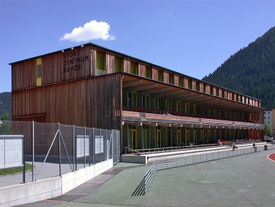 Sportovní centrum Davos Platz - foto: Petr Šmídek, 2002