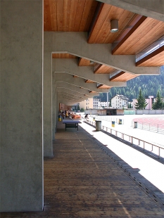 Sportovní centrum Davos Platz - foto: Petr Šmídek, 2002