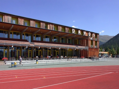 Sportovní centrum Davos Platz - foto: Petr Šmídek, 2002