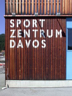 Sportovní centrum Davos Platz - foto: Petr Šmídek, 2002