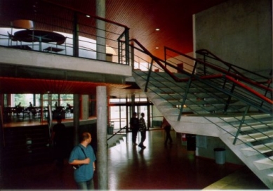 Isala College - foto: Jan Kratochvil, 1998