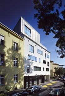 Apartment House - Pohled z ulice - foto: Ľubo Stacho