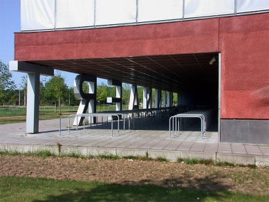University building Minnaert - foto: Petr Šmídek, 2003