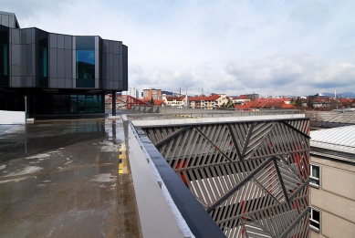 Multi-storey car park Novi Šarabon - foto: Petr Šmídek, 2008