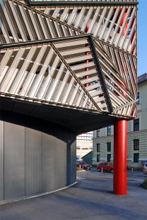 Multi-storey car park Novi Šarabon - foto: Petr Šmídek, 2008