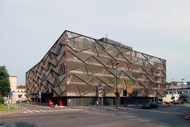 Multi-storey car park Novi Šarabon - foto: Petr Šmídek, 2008