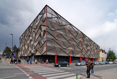 Multi-storey car park Novi Šarabon - foto: Petr Šmídek, 2008