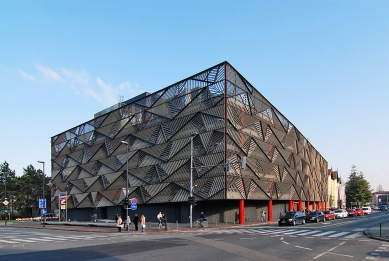 Multi-storey car park Novi Šarabon - foto: Petr Šmídek, 2008