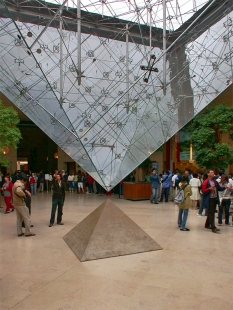 Le Grand Louvre - foto: Petr Šmídek, 2007