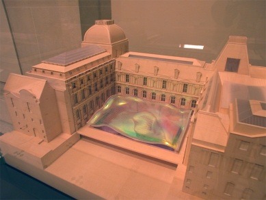 Le Grand Louvre - The model of the new Islamic art pavilion in the Louvre by the Italian architect Mario Bellini and his French colleague Rudy Ricciotti. - foto: Petr Šmídek, 2007