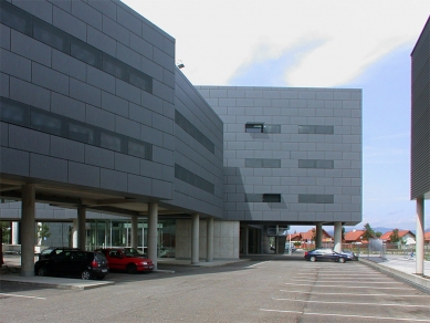 Hypo Alpe-Adria Center - foto: Petr Šmídek, 2006