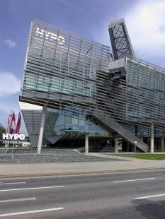 Hypo Alpe-Adria Center - foto: Petr Šmídek, 2006