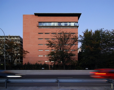 Biblioteca de la U.N.E.D. - foto: Petr Šmídek, 2008