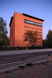 Biblioteca de la U.N.E.D. - foto: Petr Šmídek, 2008