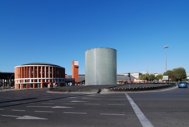 Pomník obětem bombového útoku na vlakovém nádraží Atocha - foto: Petr Šmídek, 2008