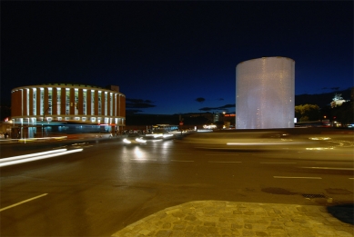 Pomník obětem bombového útoku na vlakovém nádraží Atocha - foto: Petr Šmídek, 2008