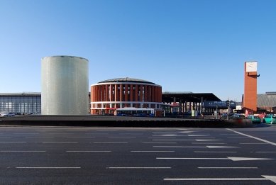 Pomník obětem bombového útoku na vlakovém nádraží Atocha - foto: Petr Šmídek, 2008