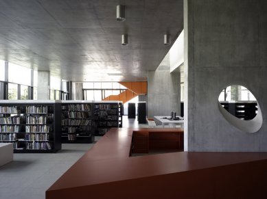 Umělecké centrum a knihovna - foto: Christian Richters