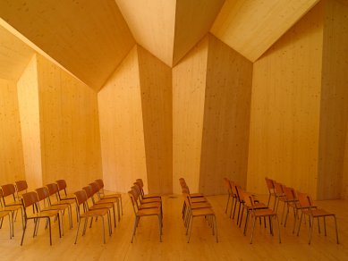 Temporary chapel for the Deaconesses of St-Loup - foto: © Milo Keller 2008, www.twinroom.net