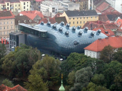 Kunsthaus Graz - foto: Jan Kratochvíl, 2004