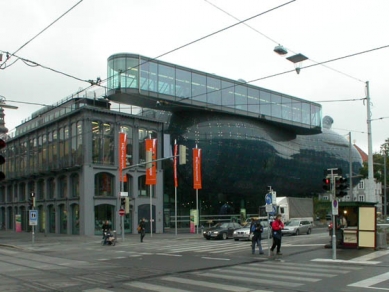 Kunsthaus Graz - foto: Jan Kratochvíl, 2004