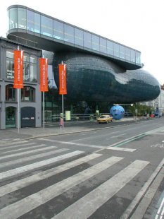 Kunsthaus Graz - foto: Jan Kratochvíl, 2004