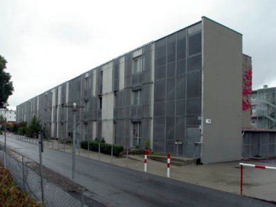 Apartment Building Straßgang - foto: Jan Kratochvíl, 2004