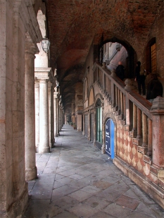 Basilica Palladiana - foto: Petr Šmídek, 2002