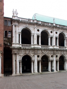 Basilica Palladiana - foto: Petr Šmídek, 2004