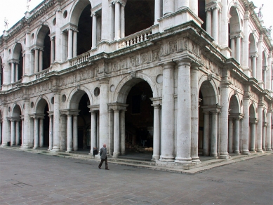 Basilica Palladiana - foto: Petr Šmídek, 2004