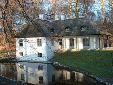 Lesní kaple - Romanticka usedlost Liselund na dánském ostrově Møn (1792-93).