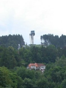 Skokanský můstek Bergisel - foto: Petr Šmídek, 2003